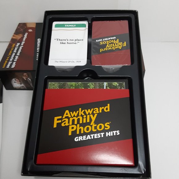 Awkward Family Photos Greatest Hits Board Game - Picture 6 of 6